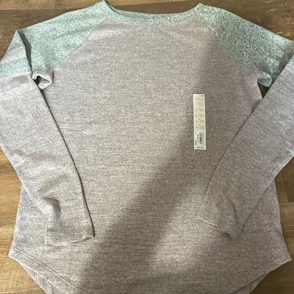 So cozy long sleeve tee,lilac purple with gray, super soft material,girls small